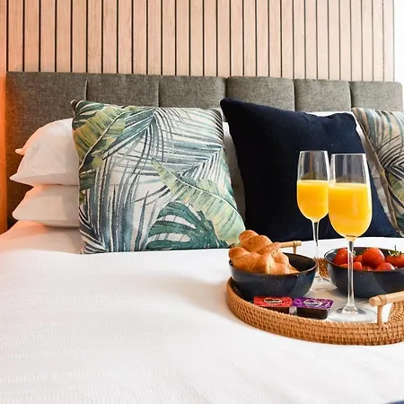 Stylish, One-bedroom Flat In Town Centre Διαμέρισμα