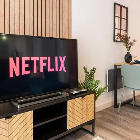 Stylish, One-bedroom Flat In Town Centre Διαμέρισμα