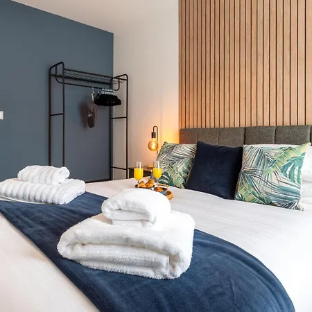 Stylish, One-bedroom Flat In Town Centre * Χαρογκέιτ