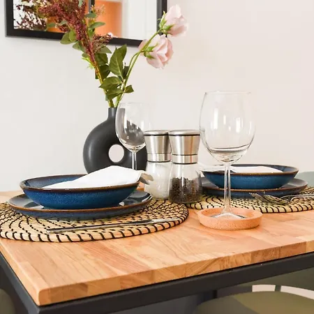 Stylish, One-bedroom Flat In Town Centre Διαμέρισμα