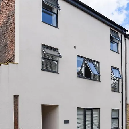 Stylish, One-bedroom Flat In Town Centre Lejlighed
