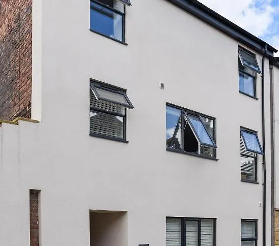 Stylish, One-bedroom Flat In Town Centre شقة