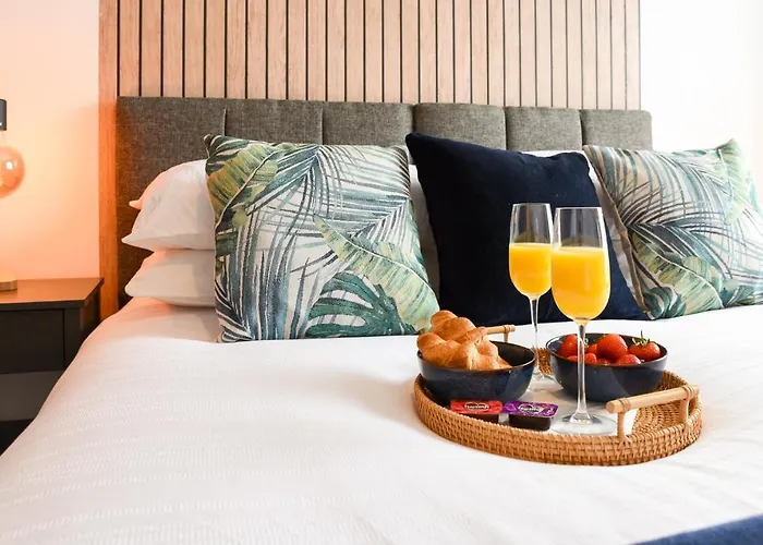 Stylish, One-bedroom Flat In Town Centre شقة