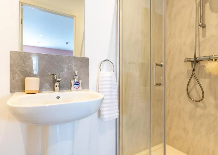 Stylish, One-bedroom Flat In Town Centre هاروغايت